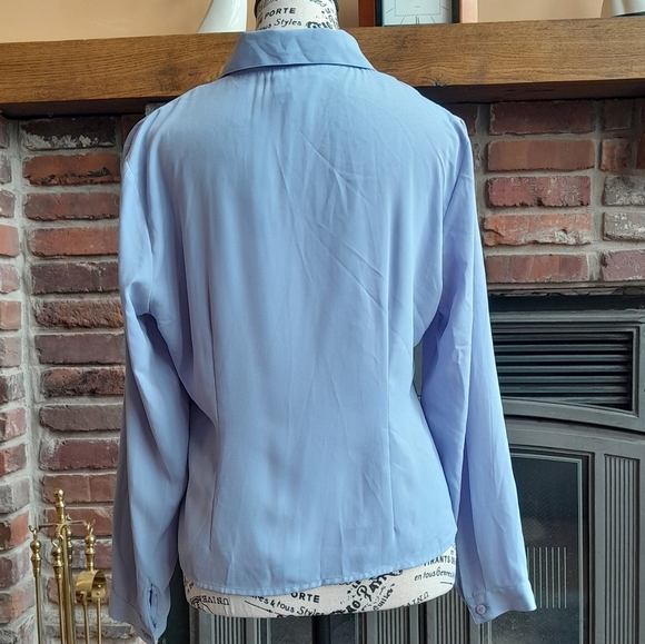 Chic Women's Light Periwinkle Blouse - Picture 4 of 4